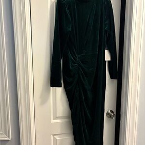Luxurious Emerald Velvet Long Sleeve Dress